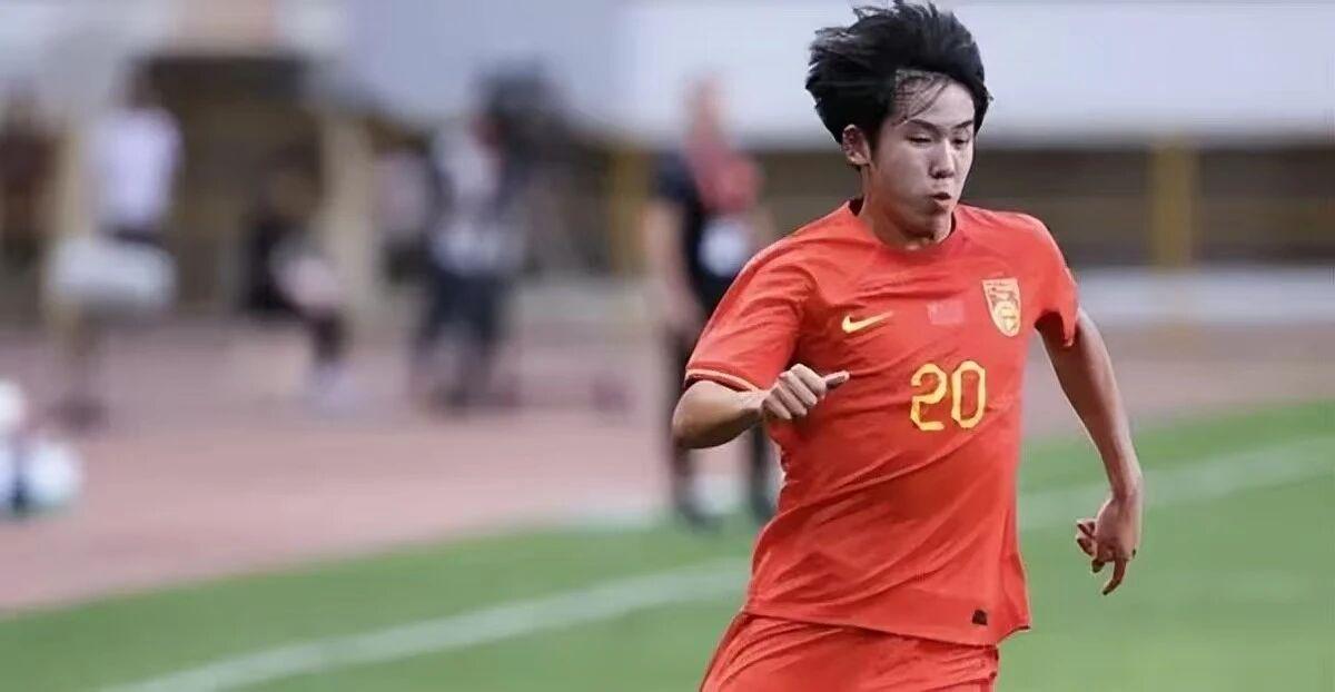 王钰栋球探报告来了，模板巴西国脚马丁内利，球探评分：7分