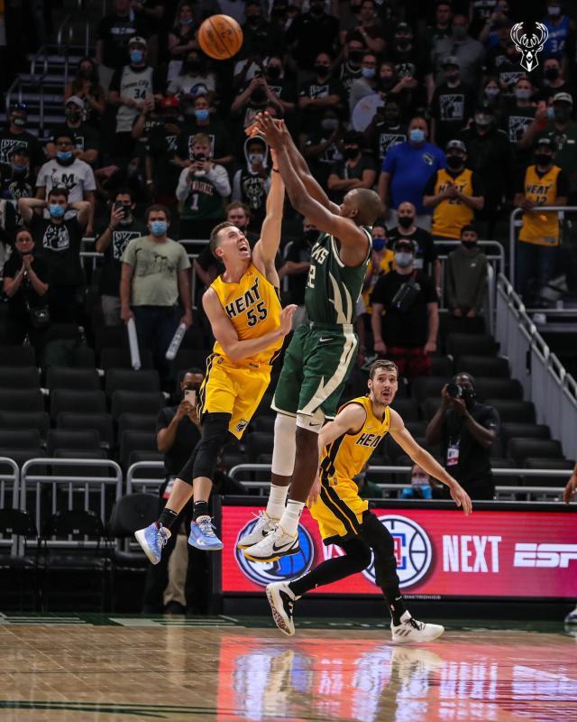 开云体育下载入口-米德尔顿准绝杀的背后，是雄鹿三巨头的各司其职