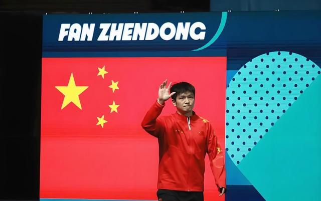 选来选去，选了一张樊振东被遮挡的国乒男团照！国际乒联遭投诉|世乒赛|伦敦|中国乒协|乒羽|球迷_新浪体育_新浪新闻