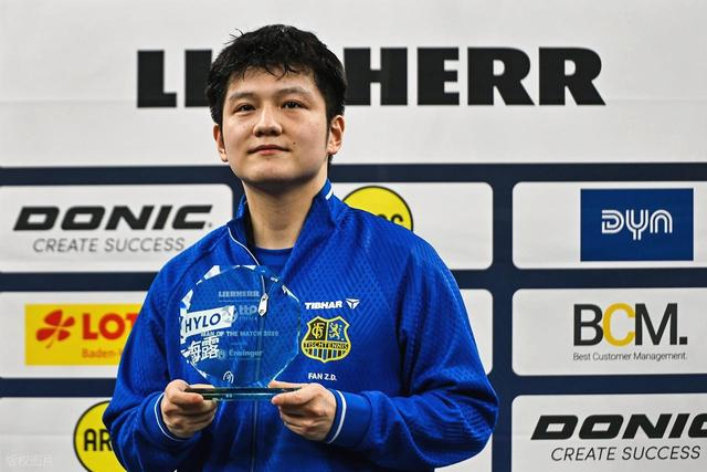 选来选去，选了一张樊振东被遮挡的国乒男团照！国际乒联遭投诉|世乒赛|伦敦|中国乒协|乒羽|球迷_新浪体育_新浪新闻